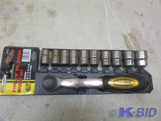 lot 156 image: Pro Series 11 Piece 38 Drive Metr...