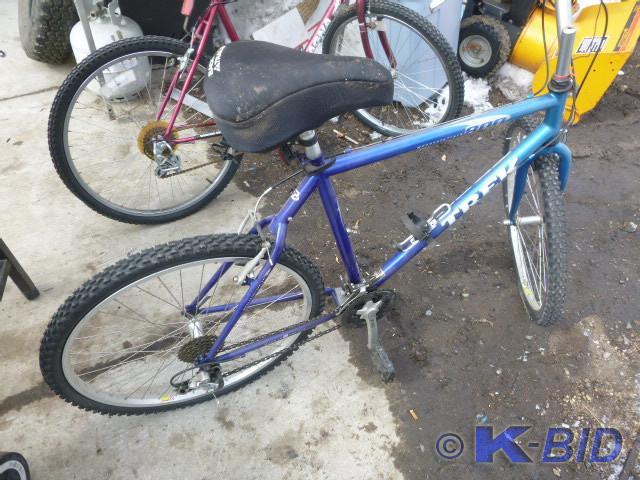 lot 174 image: Trek 800 21 Speed Bicycle with Grip...