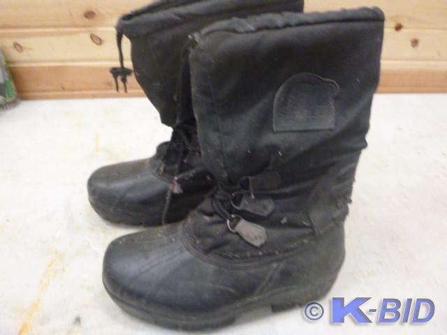 lot 18 image: Sorel Extreme Winter Boots   Size 1...