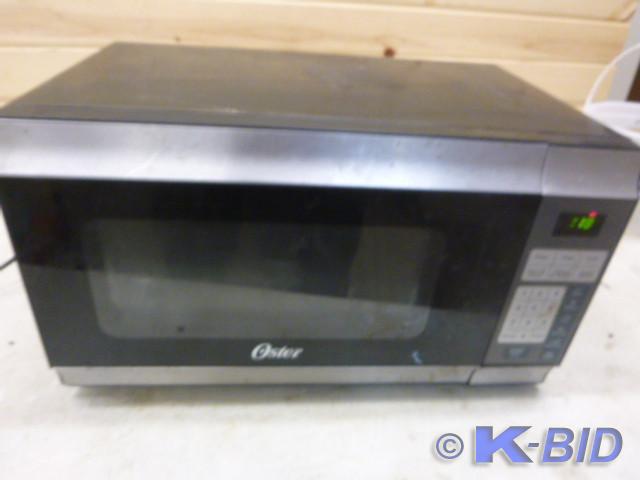 lot 182 image: Oster 700 Watt Microwave   Tested a...