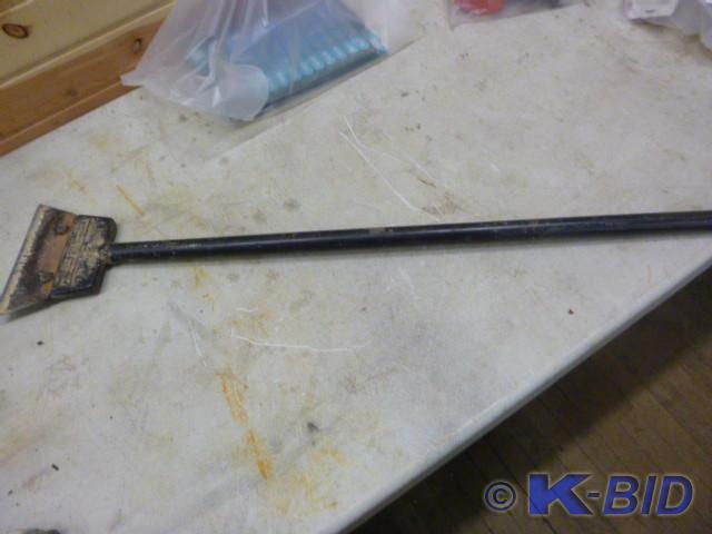 lot 188 image: Kraft Tool Scraper   7 Wide