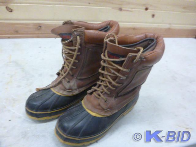 lot 19 image: Bear Country Winter Boots