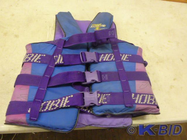 lot 24 image: Hobie Ski Vest   Size Small