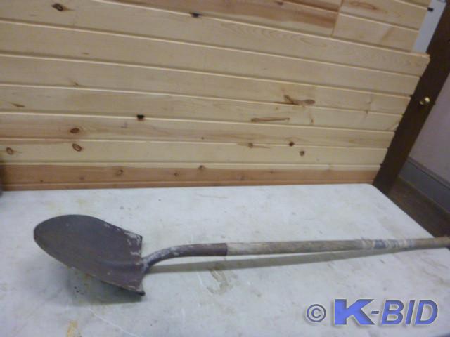 lot 34 image: Spade Shovel