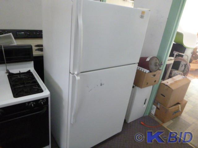 lot 4 image: Whirlpool RefrigeratorFreezer   Mo...