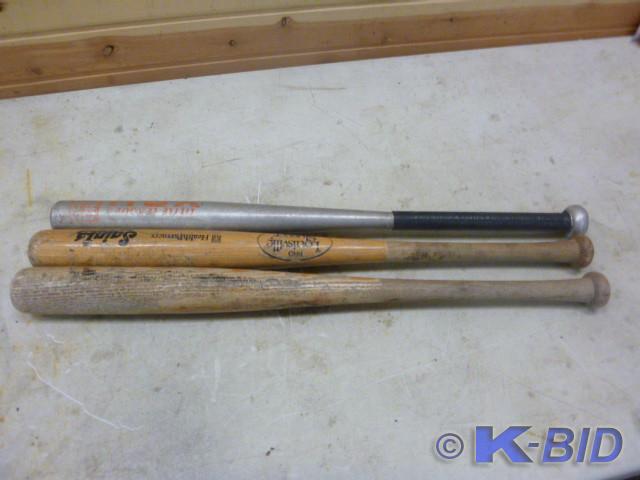 lot 40 image: 3 Youth Baseball Bats