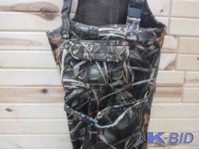 lot 5 image: Camouflage Chest Waders   1,000 Gra...