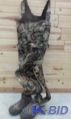 lot 6 image: Camouflage Chest Waders   1,000 Gra...