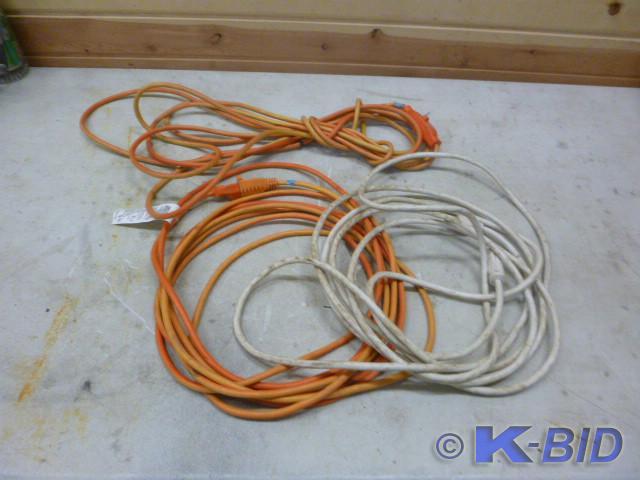lot 60 image: 3 Short Extension Cords