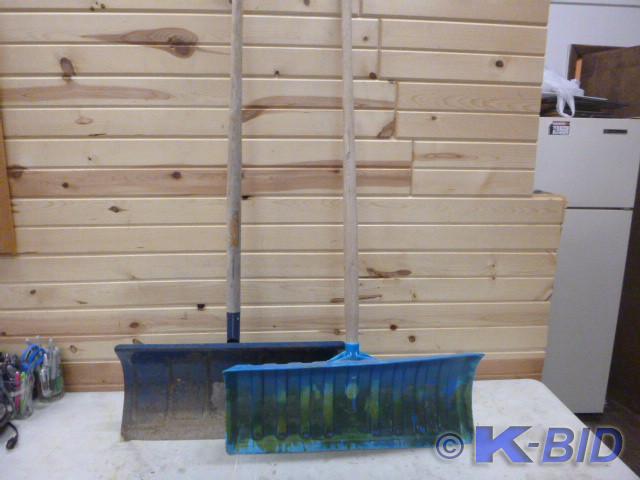 lot 61 image: 2 Snow Shovels