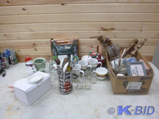 lot 63 image: Lot of Various Home Decor Items