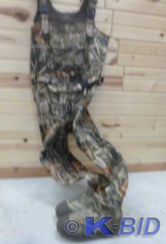 lot 7 image: Camouflage Chest Waders   1,000 Gra...