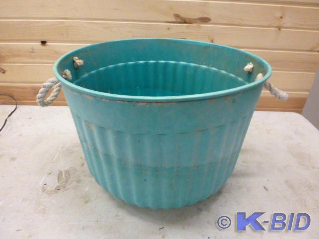 lot 70 image: Garden Tub