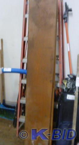lot 73 image: 8 Bifold Door Panels   12 X 79