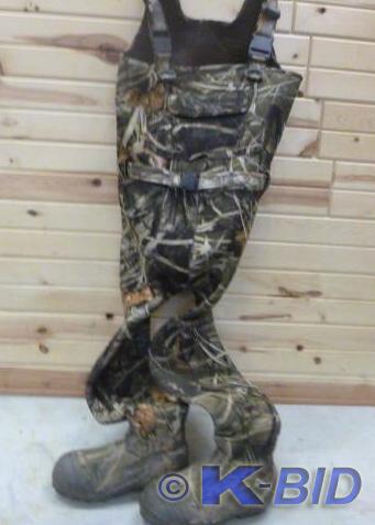 lot 8 image: Camouflage Chest Waders   1,000 Gra...