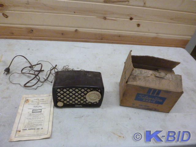 lot 83 image: Vintage Silvertone Superheterodyne ...