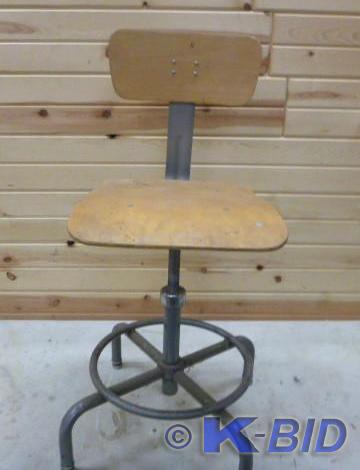 lot 85 image: 24 Swivel Stool