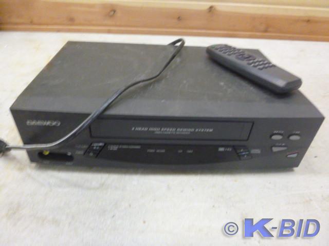 lot 87 image: Daewoo VCR with Remote   Model #DV-...