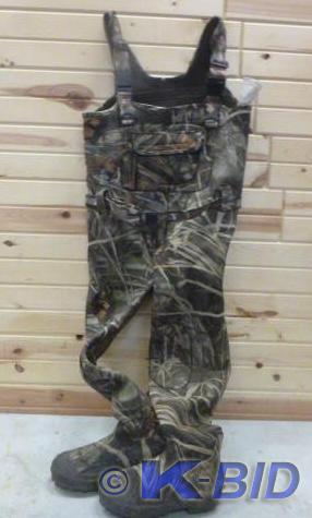 lot 9 image: Camouflage Chest Waders   1,000 Gra...