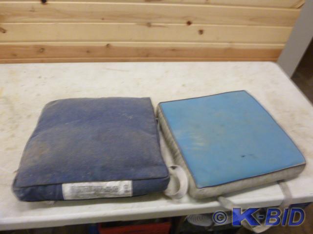 lot 96 image: 2 Personal Floatation Throw Seats