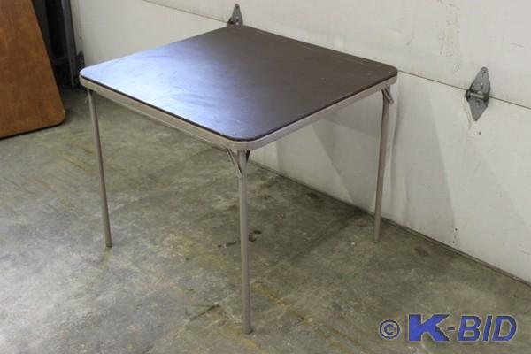 33 x 33 Card Table All legs wor...