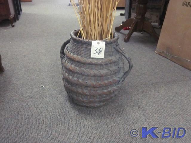 Large wicker basket with natural re...