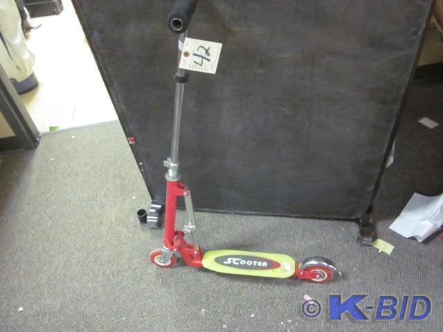 Scooter with adjustable handle heig...