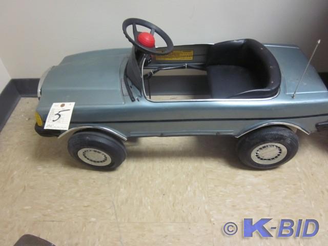 Childrens battery operated replica...