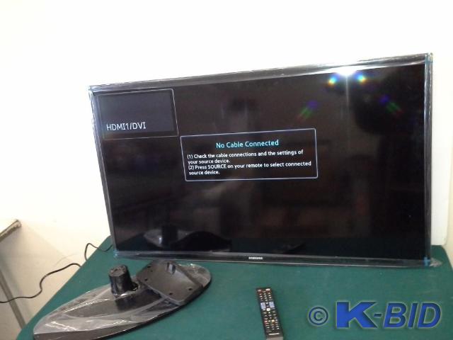 lot 10 image: Samsung 46 Flat Screen TV model UN...
