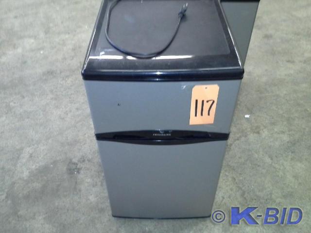 lot 117 image: Frigidaire compact refrigerator mod...
