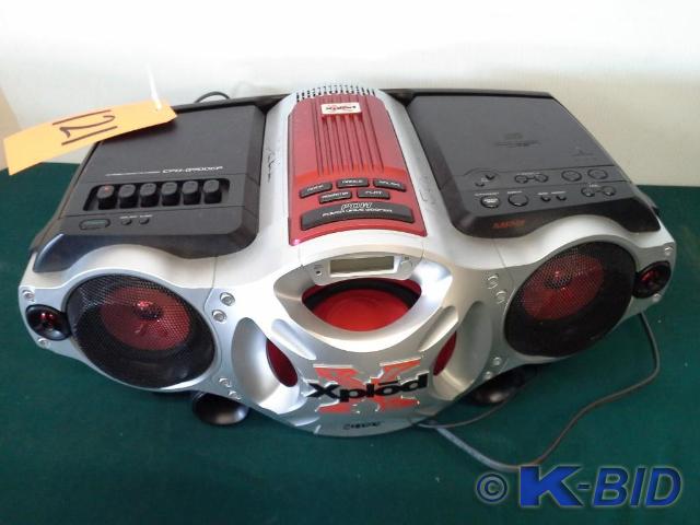 lot 121 image: Sony xplod model CFD-G700CP, CD Rad...