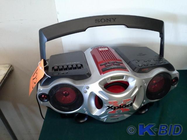 lot 123 image: Sony xplod model CFD-G700CP, CD Rad...