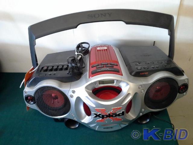 lot 124 image: Sony xplod model CFD-G7000CP, CD Ra...