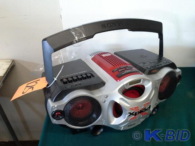 lot 125 image: Sony xplod model CFD-G700CP, CD Rad...
