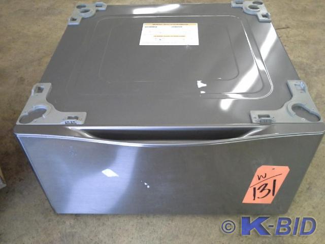 lot 131 image: (2) piece lot WasherDryer Pedestal...
