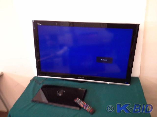 lot 14 image: Sceptre 40 LCD HDTV Flat Screen TV...