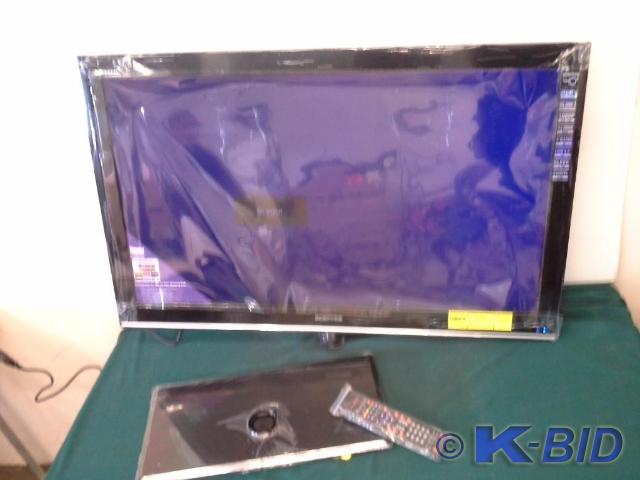 lot 16 image: Sceptre 40 LCD HDTV Flat Screen TV...