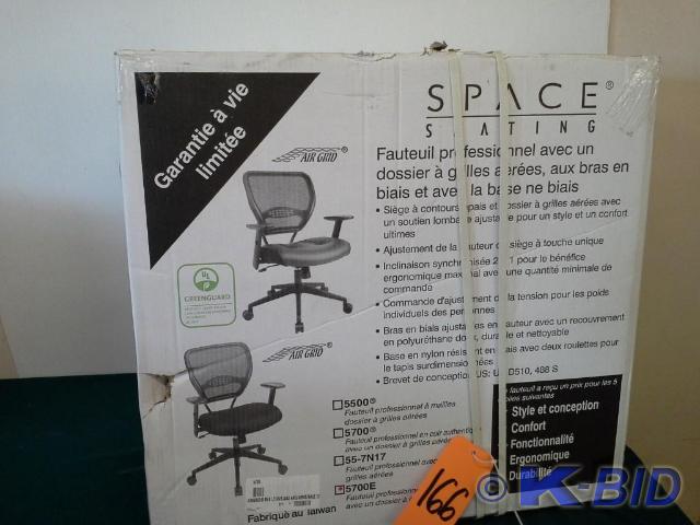 lot 166 image: Space Seating Professional Chair wi...