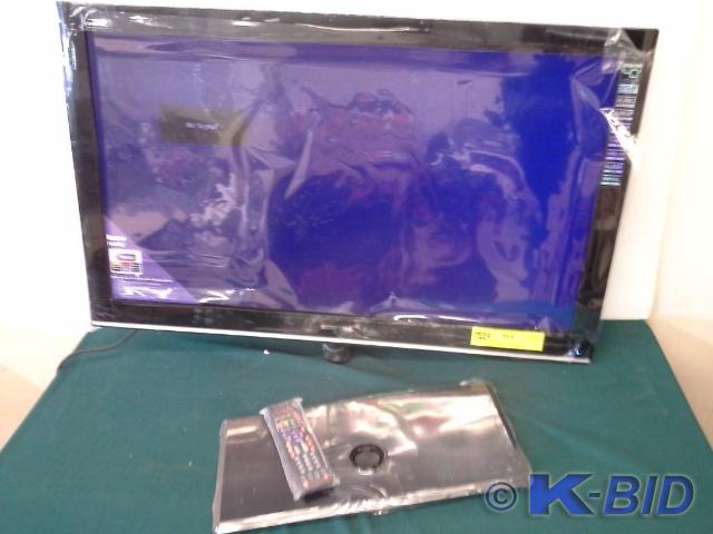 lot 17 image: Sceptre 40 LCD HDTV Flat Screen TV...