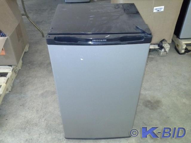 lot 174 image: Frigidaire compact refrigerator mod...