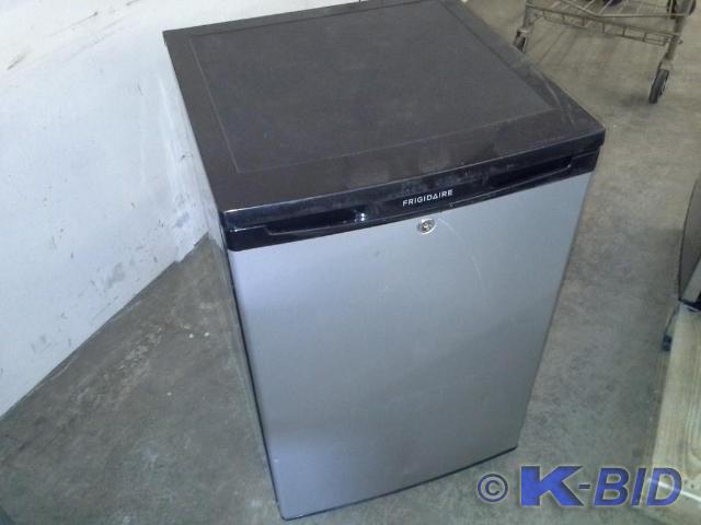 lot 176 image: Frigidaire compact refrigerator mod...