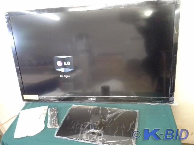 lot 18 image: LG 55 LCD Flat Screen TV model 55L...