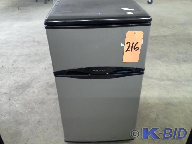 lot 216 image: Frigidaire compact refrigerator mod...