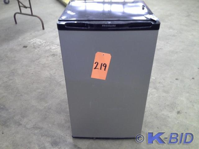 lot 219 image: Frigidaire compact refrigerator mod...