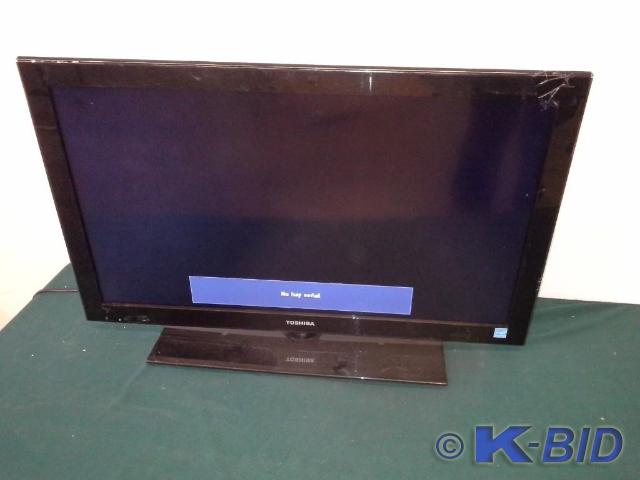 lot 25 image: Toshiba 32 Flat Screen TV model 32...