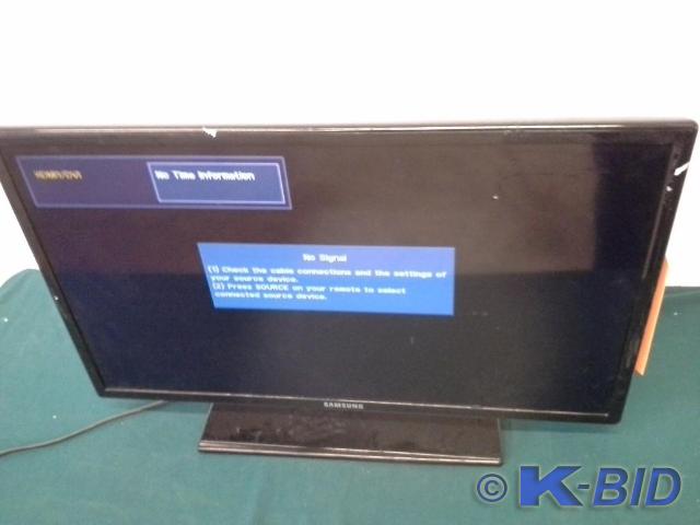 lot 27 image: Samsung 26 Flat Screen TV model UN...