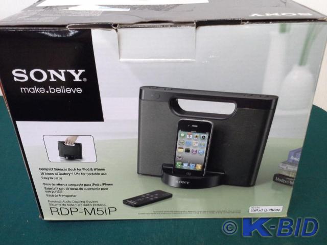 lot 59 image: Sony Compact Speaker Dock for iPod ...