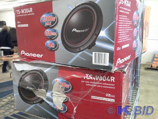 lot 92 image: (2) piece lot Pioneer 12 Car-use c...