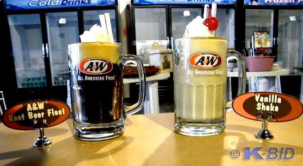 lot 39 image: Lot of 2 Glass A & W Fake Drink...