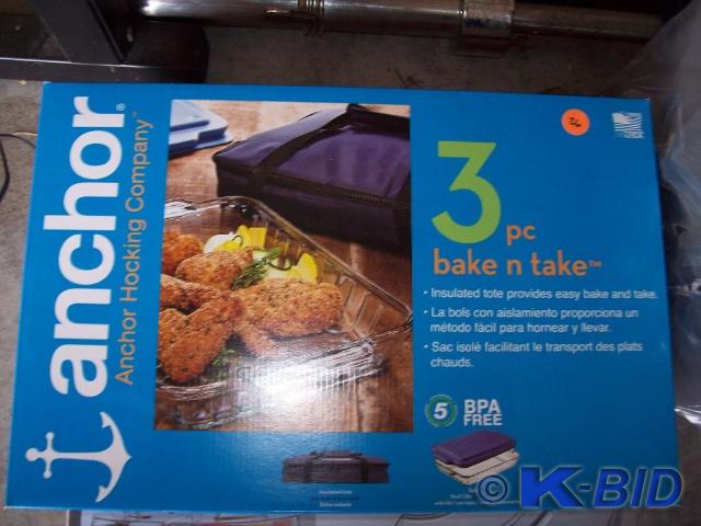 lot 26 image: 3 Piece Bake and Take Set -3 QT (9 ...
